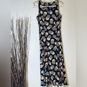 Elegant Spiral Maxi Dress in Black and Beige